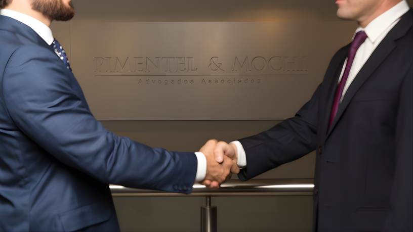 Na recuperação judicial, a redução de custos impacta diretamente a viabilidade do plano. Rodrigo Gonçalves Pimentel reforça a importância de cortes estratégicos.