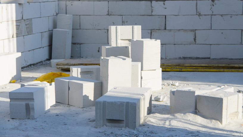 Cura dos blocos de concreto: Como impacta a resistência, durabilidade e desempenho do produto? Entenda neste artigo A cura dos blocos de concreto é essencial para garantir resistência, durabilidade e desempenho adequado. Valderci Malagosini Machado reforça a importância do controle de processo.